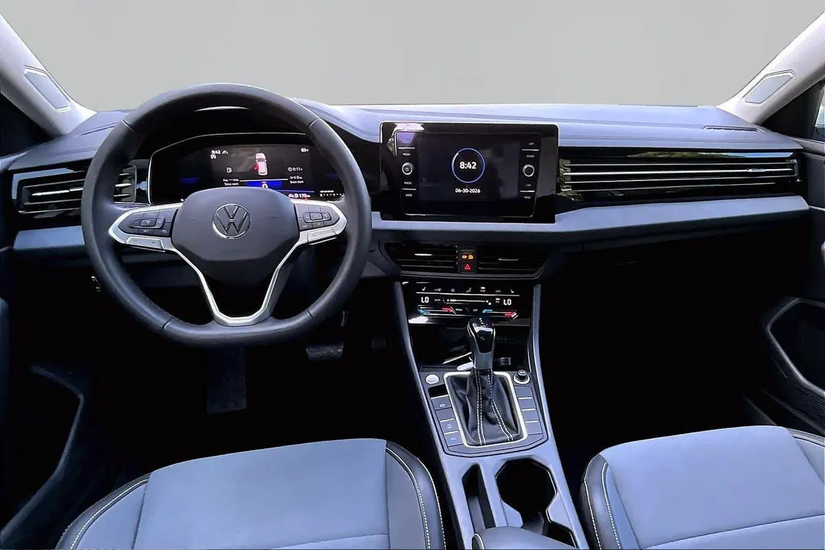 2025 Volkswagen Jetta SE thumbnail 15