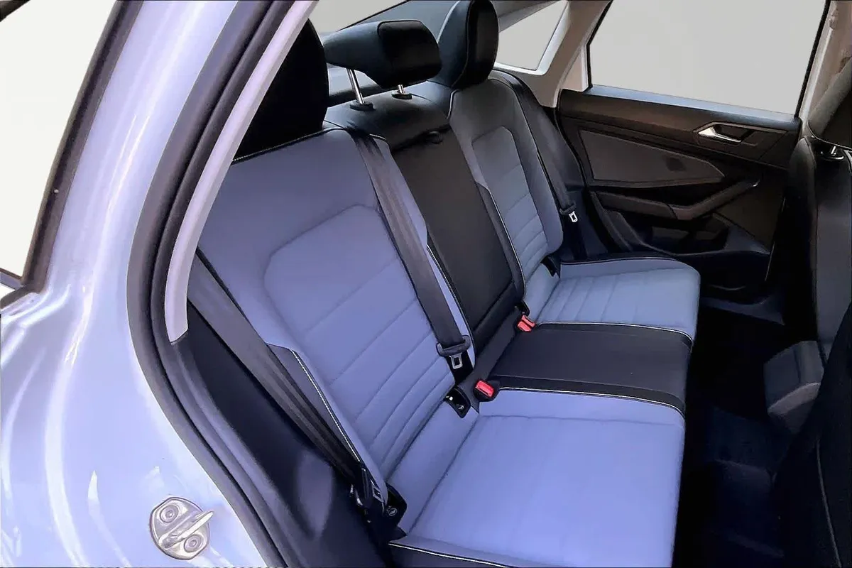 2025 Volkswagen Jetta SE thumbnail 19