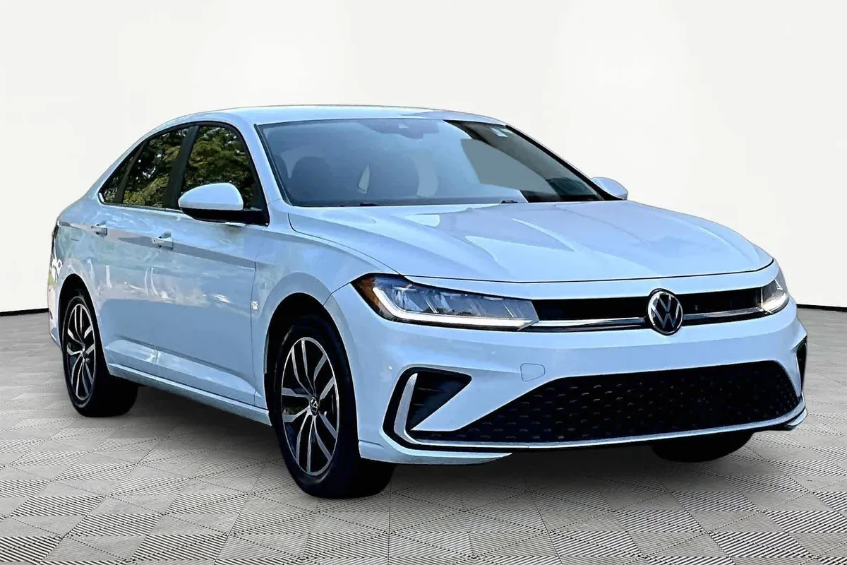 2025 Volkswagen Jetta SE thumbnail 2