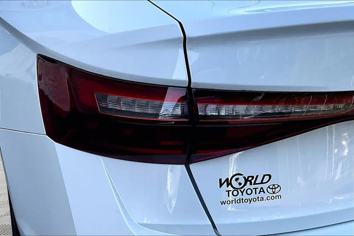 2025 Volkswagen Jetta SE thumbnail 28