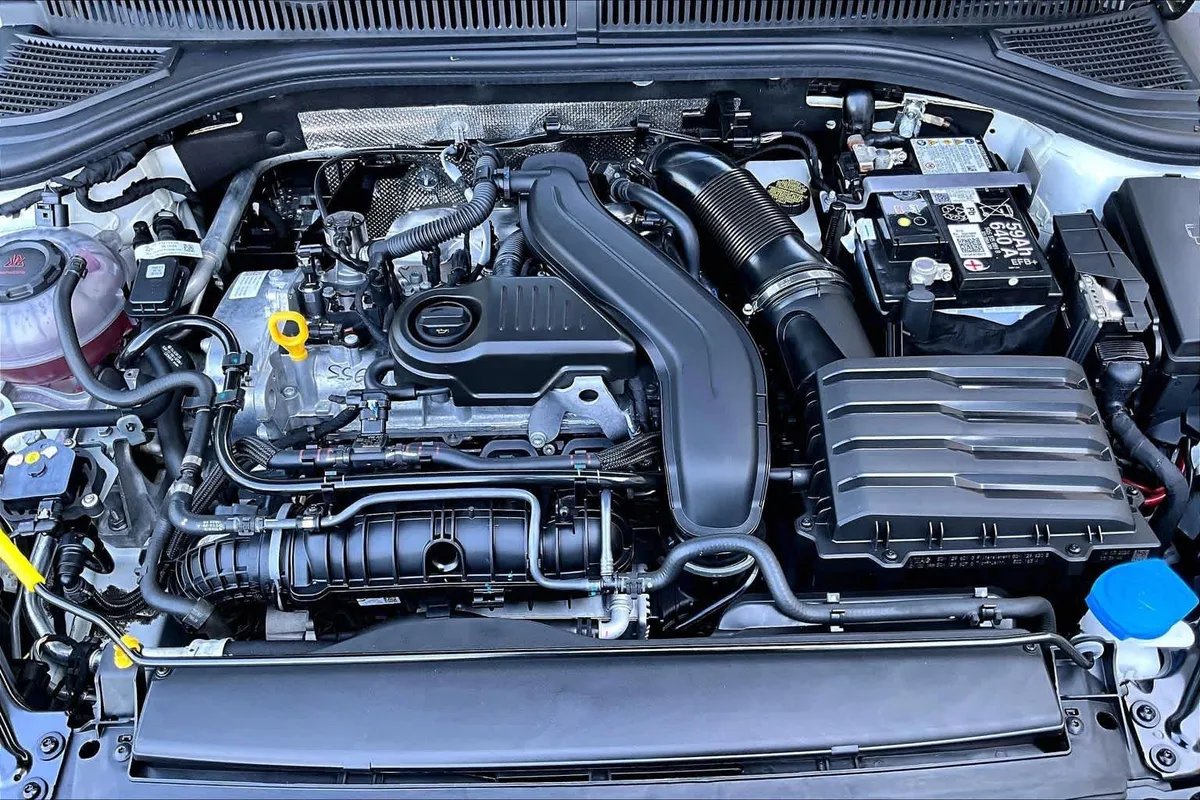 2025 Volkswagen Jetta SE thumbnail 31