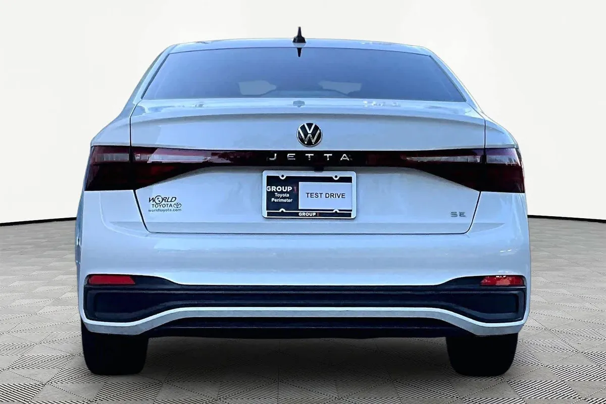 2025 Volkswagen Jetta SE thumbnail 4