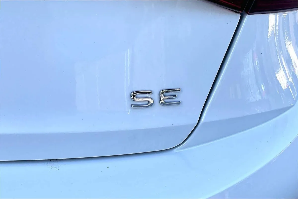 2025 Volkswagen Jetta SE thumbnail 9