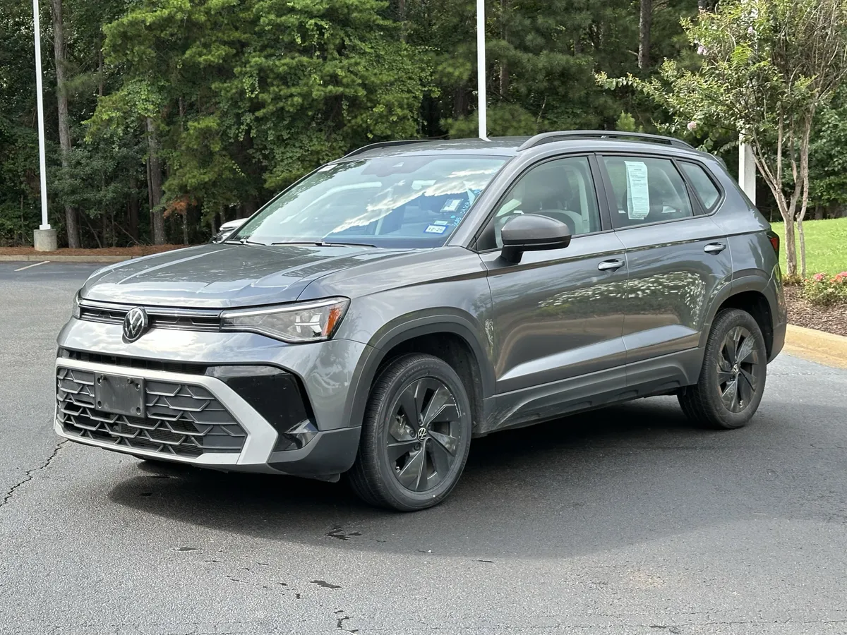 2025 Volkswagen Taos S FWD thumbnail 4