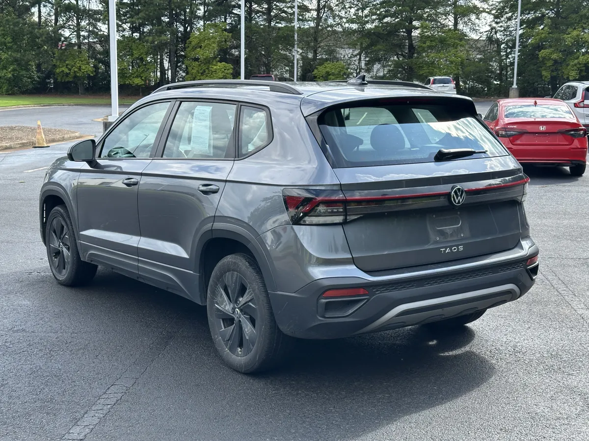 2025 Volkswagen Taos S FWD thumbnail 8