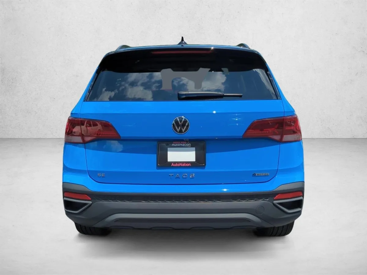 2025 Volkswagen Taos SE Black thumbnail 10
