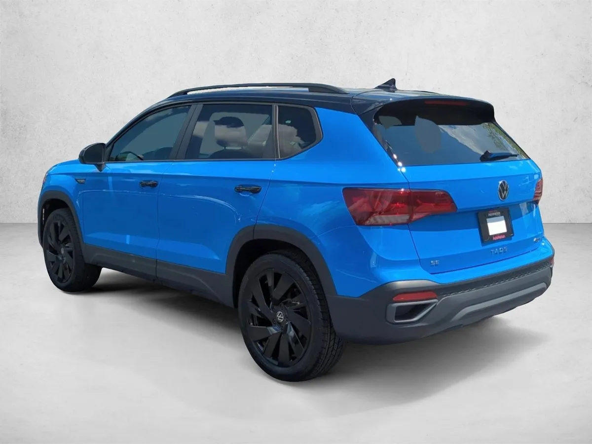 2025 Volkswagen Taos SE Black thumbnail 3