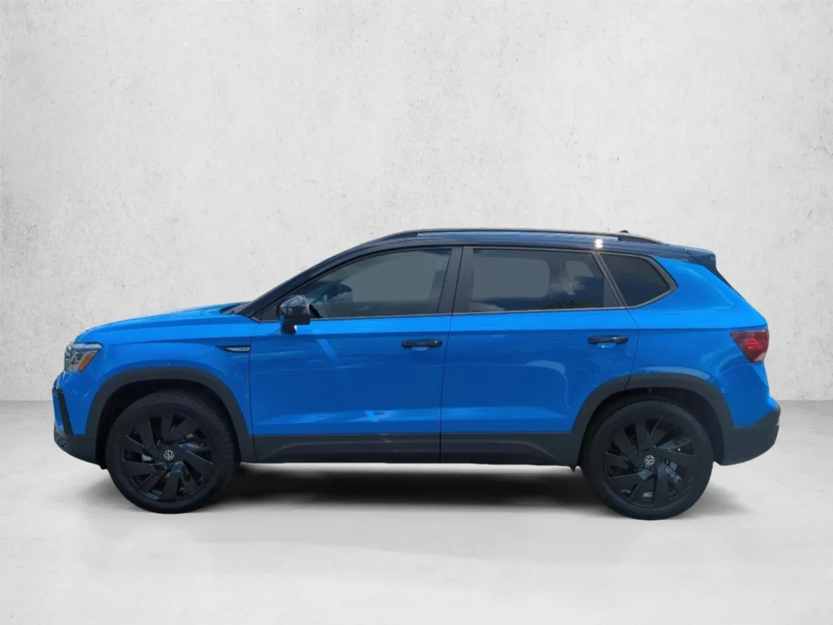 2025 Volkswagen Taos SE Black thumbnail 6