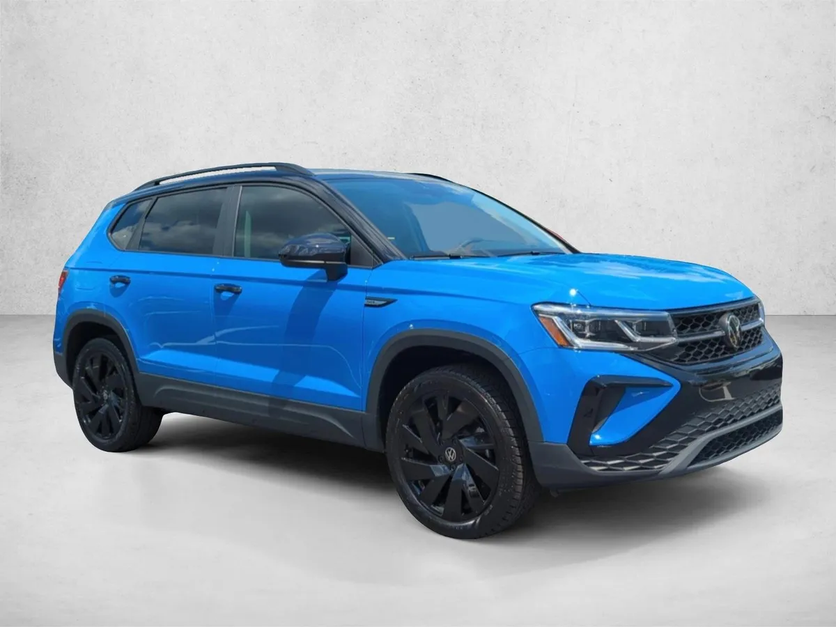 2025 Volkswagen Taos SE Black thumbnail 8