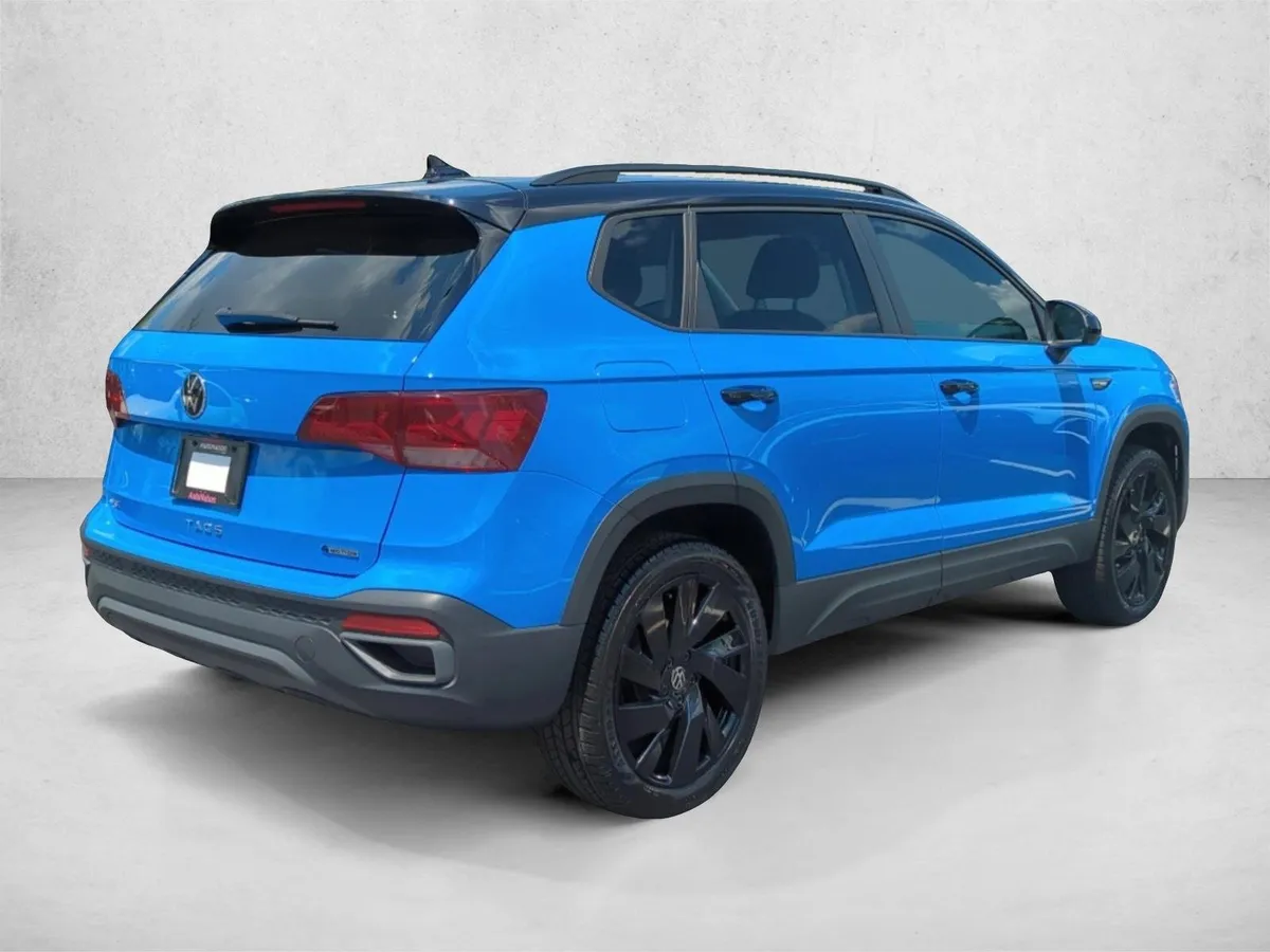 2025 Volkswagen Taos SE Black thumbnail 9