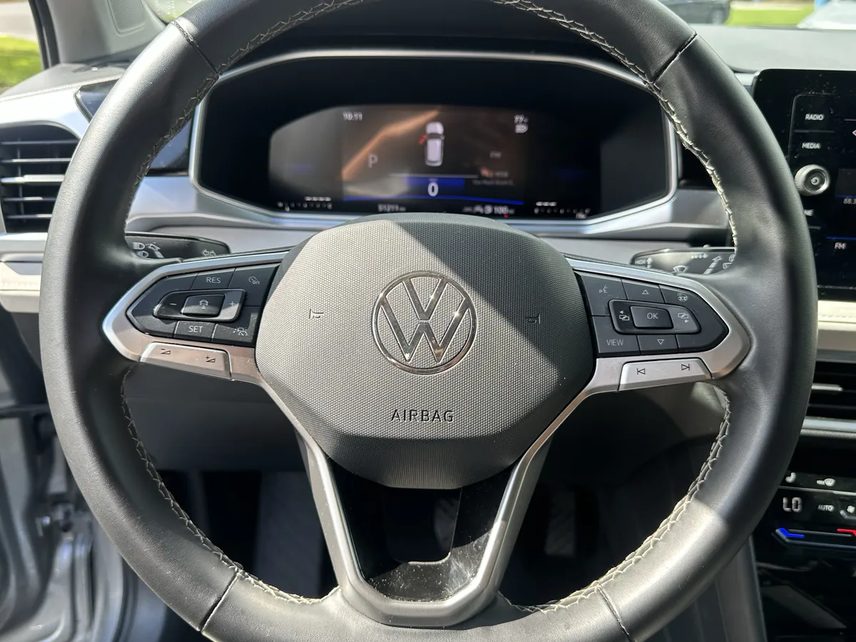 2025 Volkswagen Taos SE FWD thumbnail 5