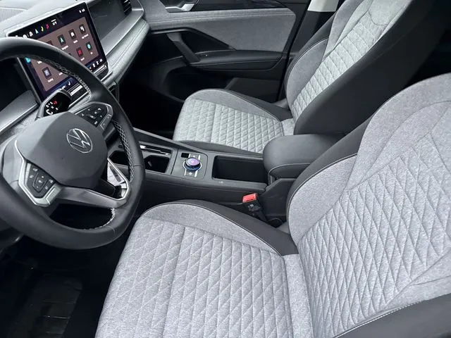 2025 Volkswagen Tiguan 2.0T S thumbnail 10