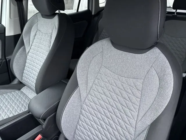 2025 Volkswagen Tiguan 2.0T S thumbnail 11