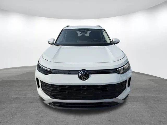 2025 Volkswagen Tiguan 2.0T S thumbnail 2