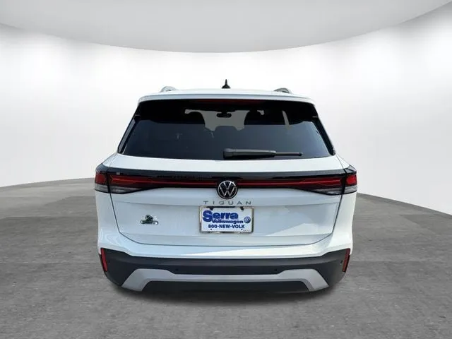 2025 Volkswagen Tiguan 2.0T S thumbnail 3