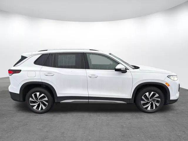 2025 Volkswagen Tiguan 2.0T S thumbnail 5