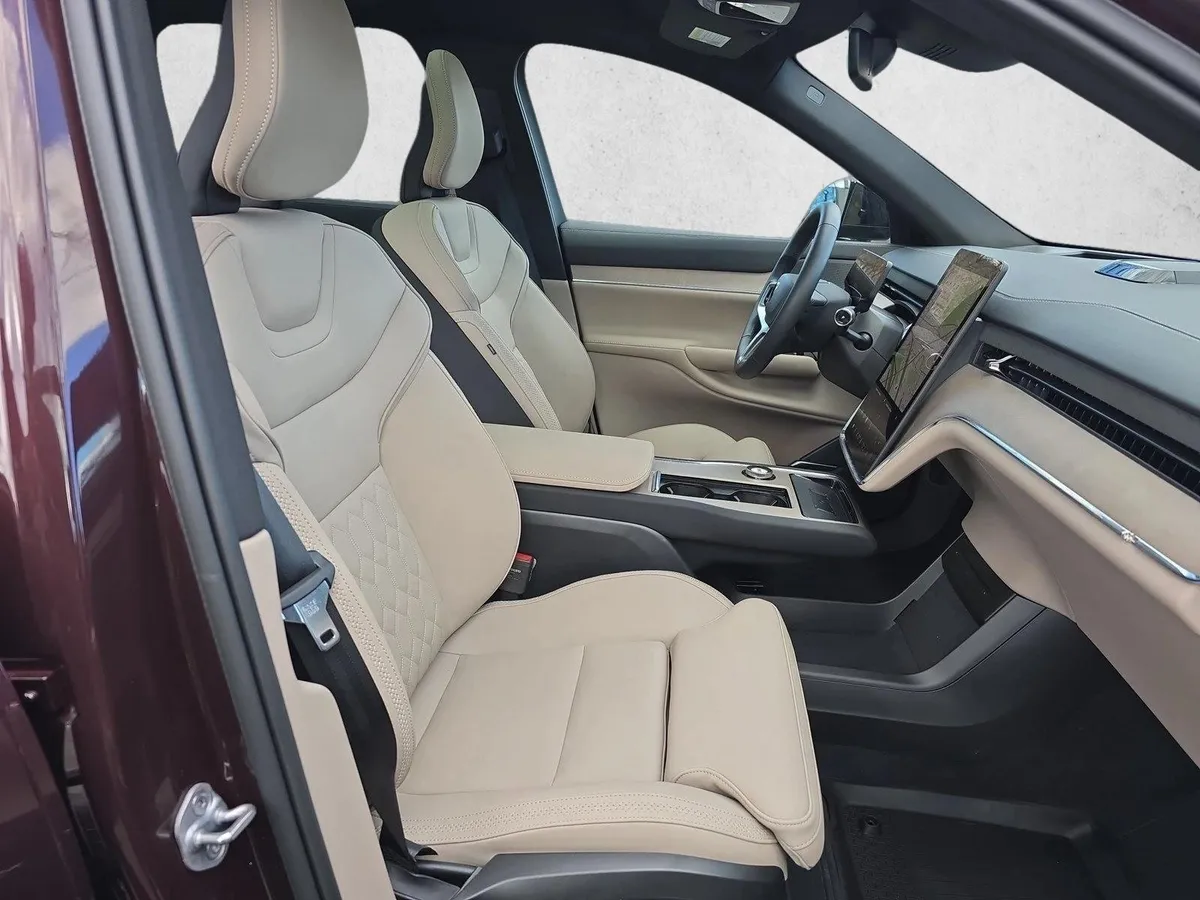 2025 Volvo EX90 Ultra thumbnail 10