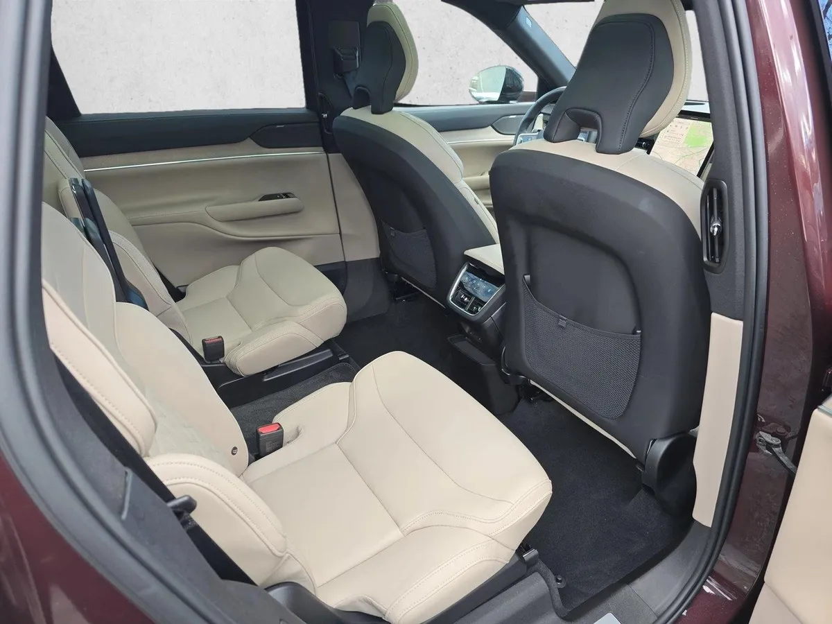 2025 Volvo EX90 Ultra thumbnail 11