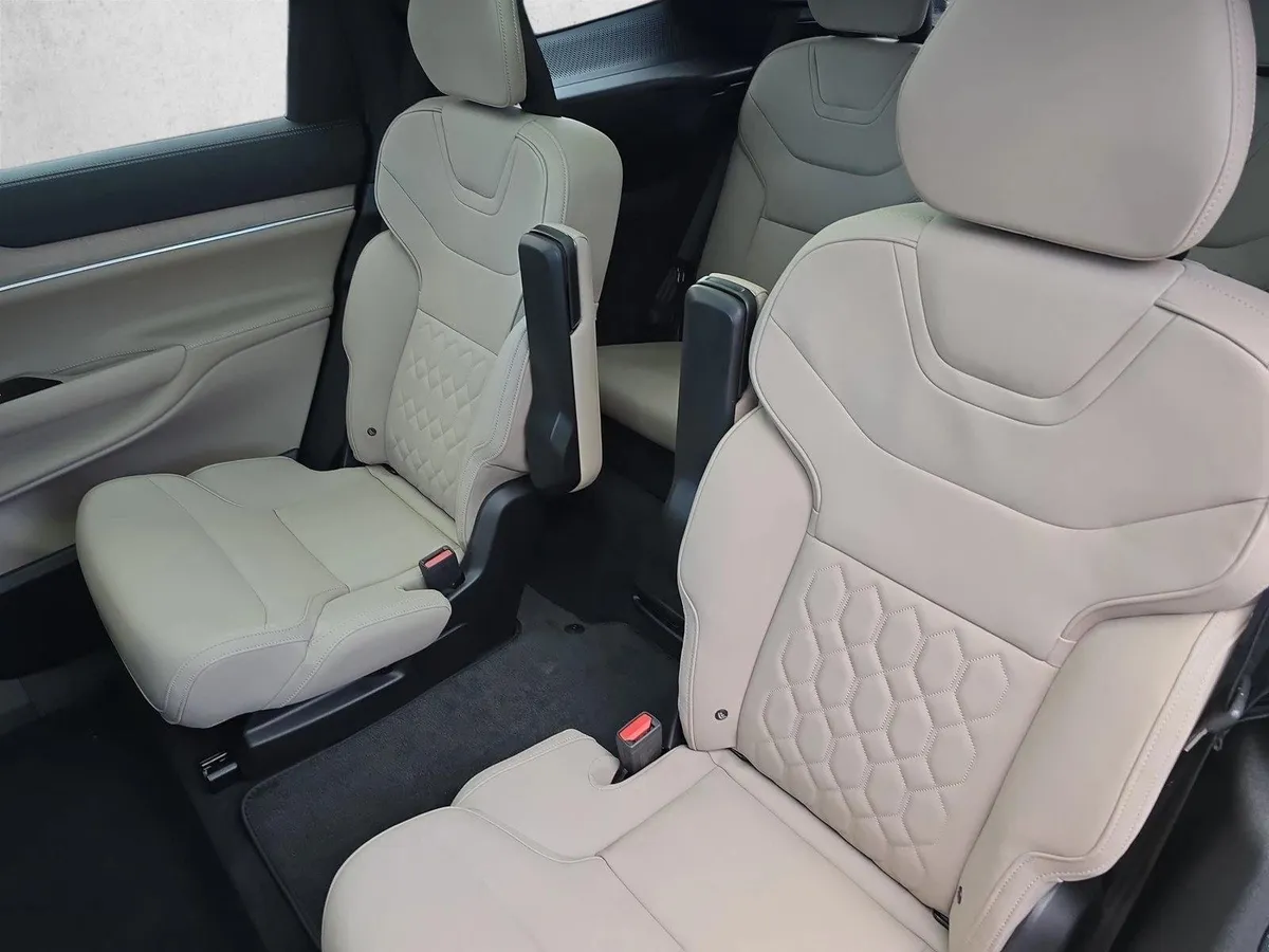 2025 Volvo EX90 Ultra thumbnail 14