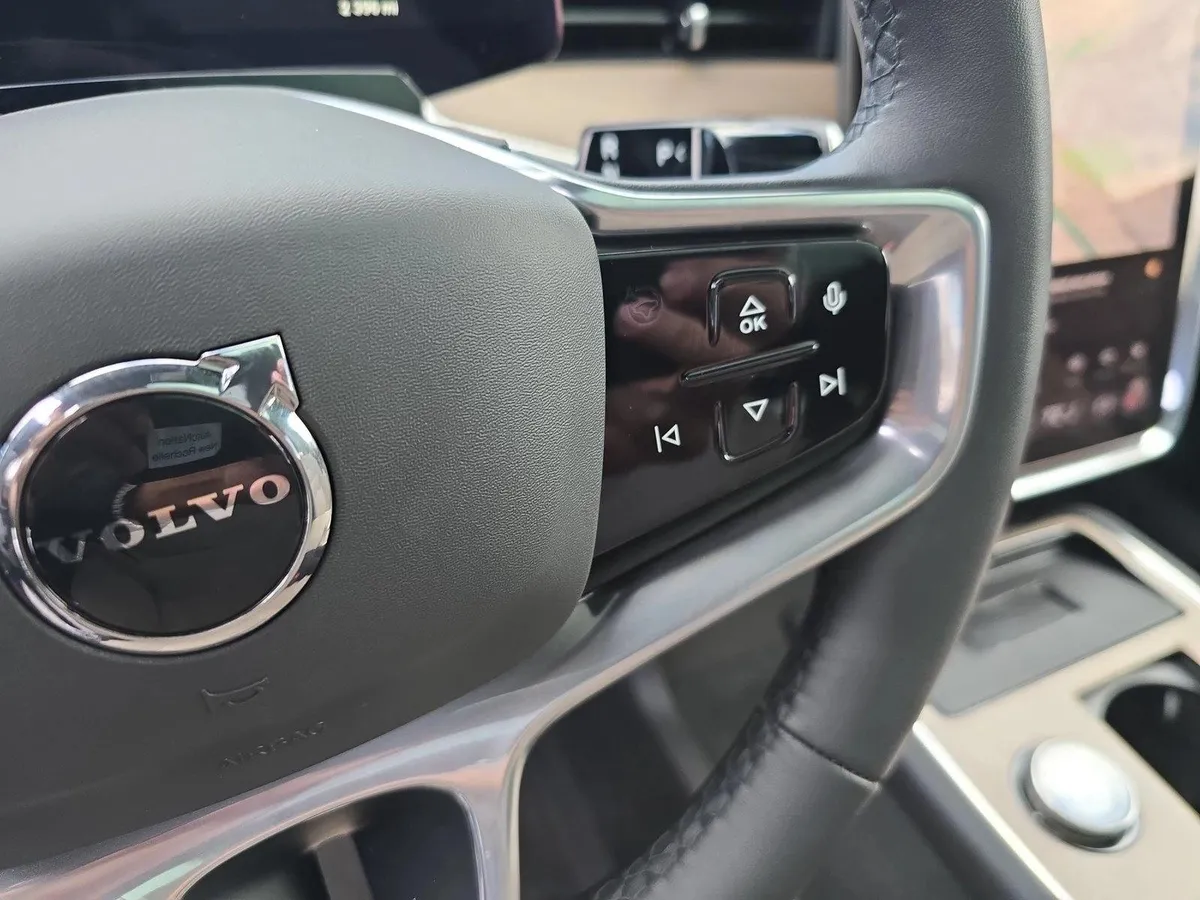 2025 Volvo EX90 Ultra thumbnail 19