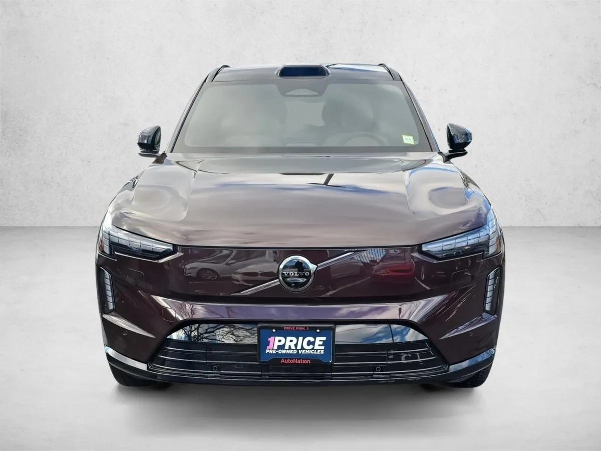 2025 Volvo EX90 Ultra thumbnail 2