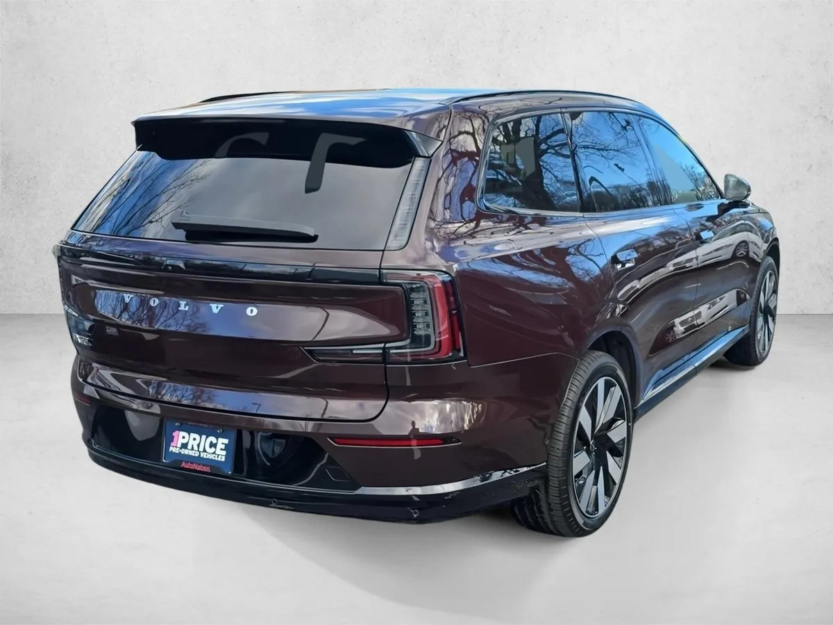 2025 Volvo EX90 Ultra thumbnail 5