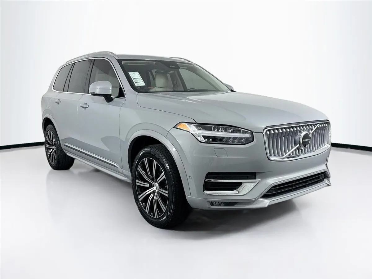 2025 Volvo XC90 Plus thumbnail 10