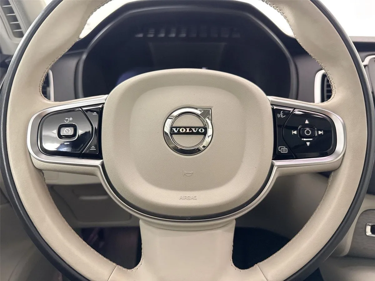2025 Volvo XC90 Plus thumbnail 17