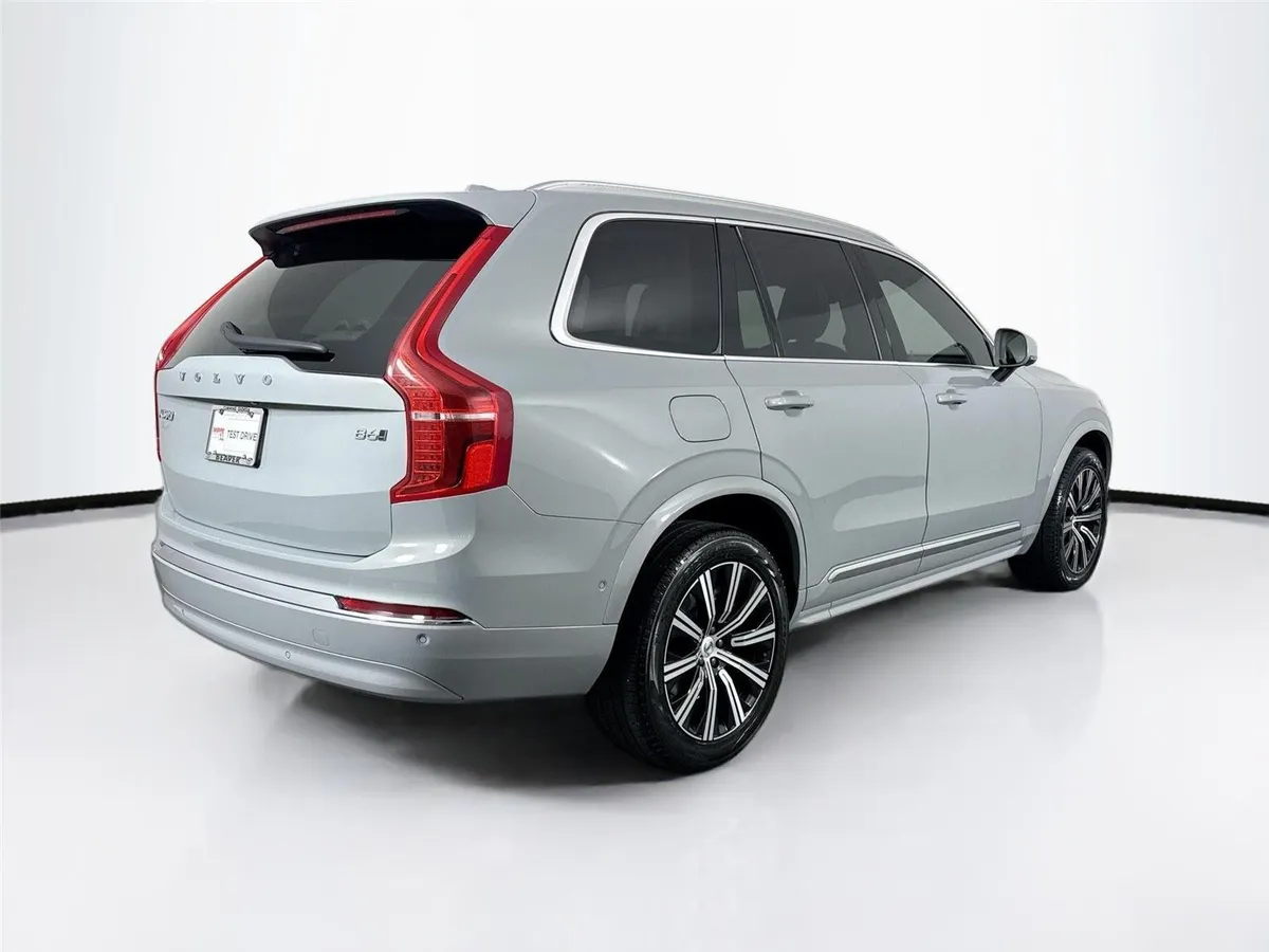 2025 Volvo XC90 Plus thumbnail 2
