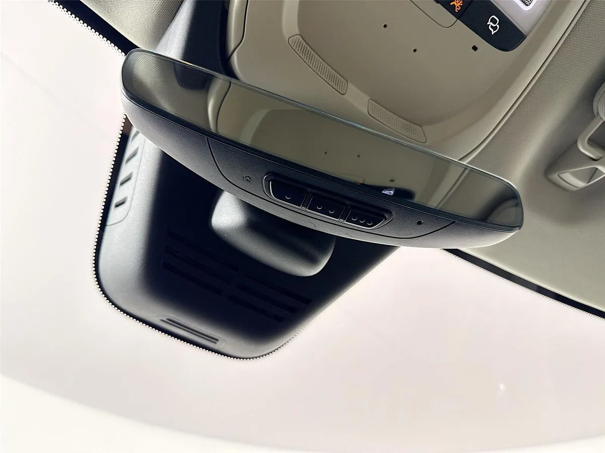 2025 Volvo XC90 Plus thumbnail 22