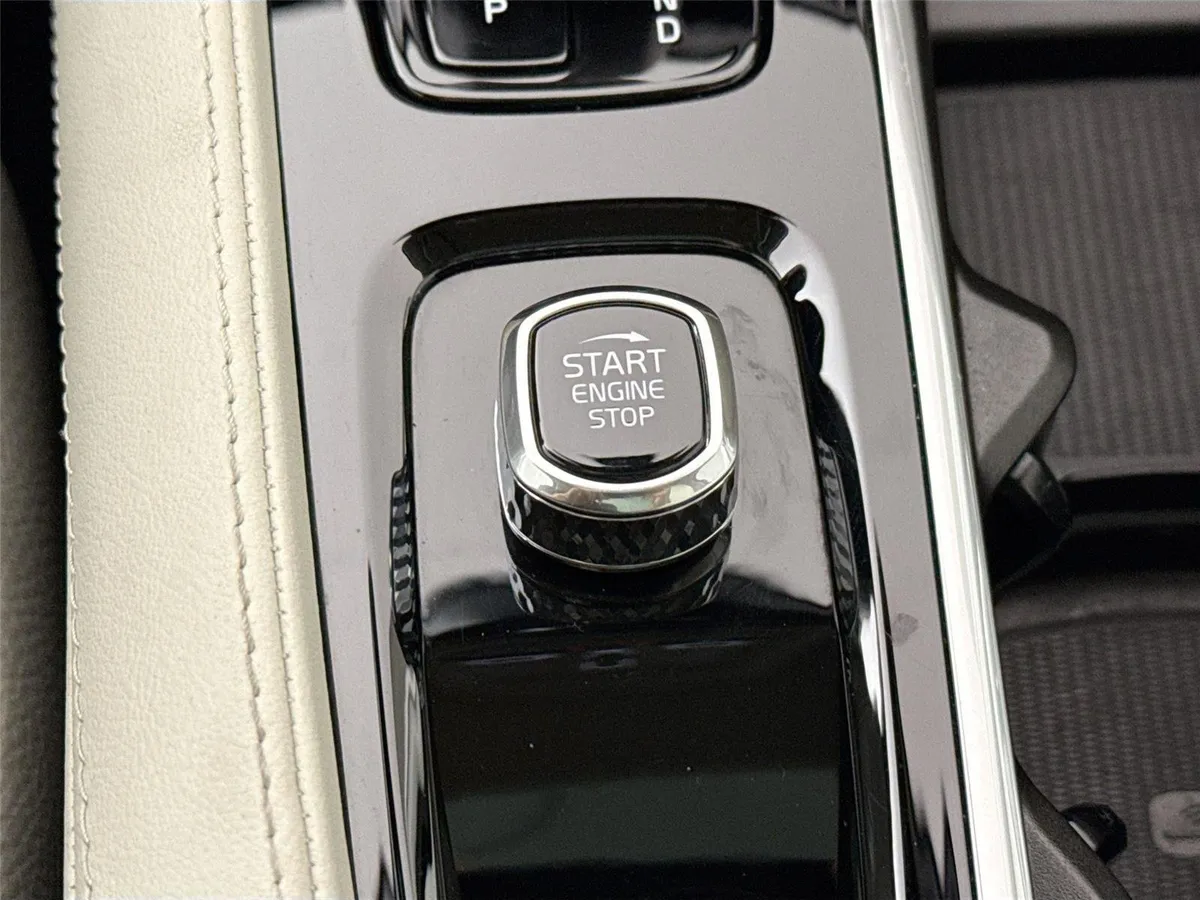 2025 Volvo XC90 Plus thumbnail 28