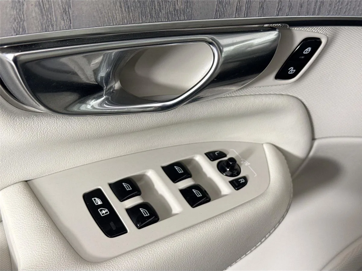 2025 Volvo XC90 Plus thumbnail 29