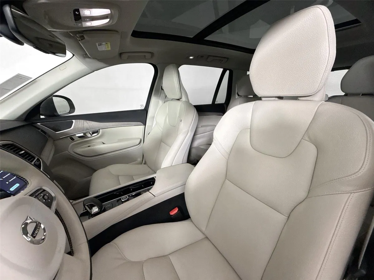 2025 Volvo XC90 Plus thumbnail 3