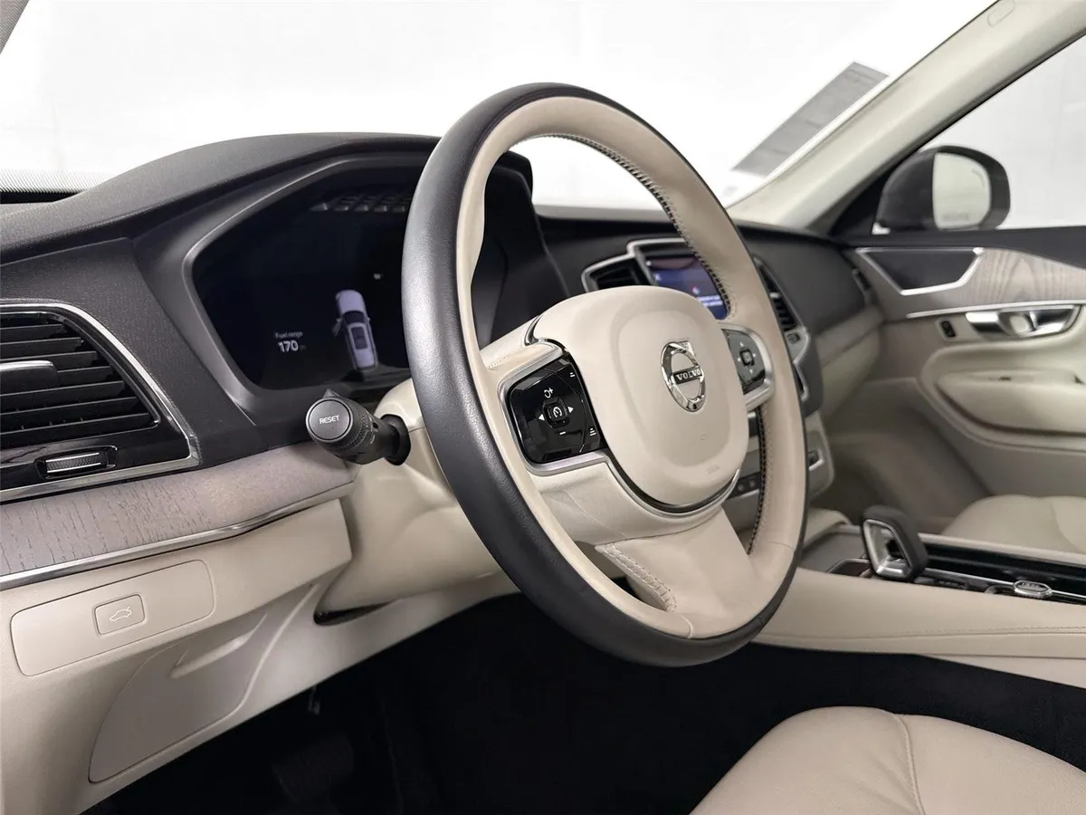 2025 Volvo XC90 Plus thumbnail 4