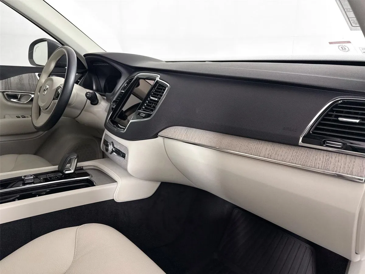 2025 Volvo XC90 Plus thumbnail 44