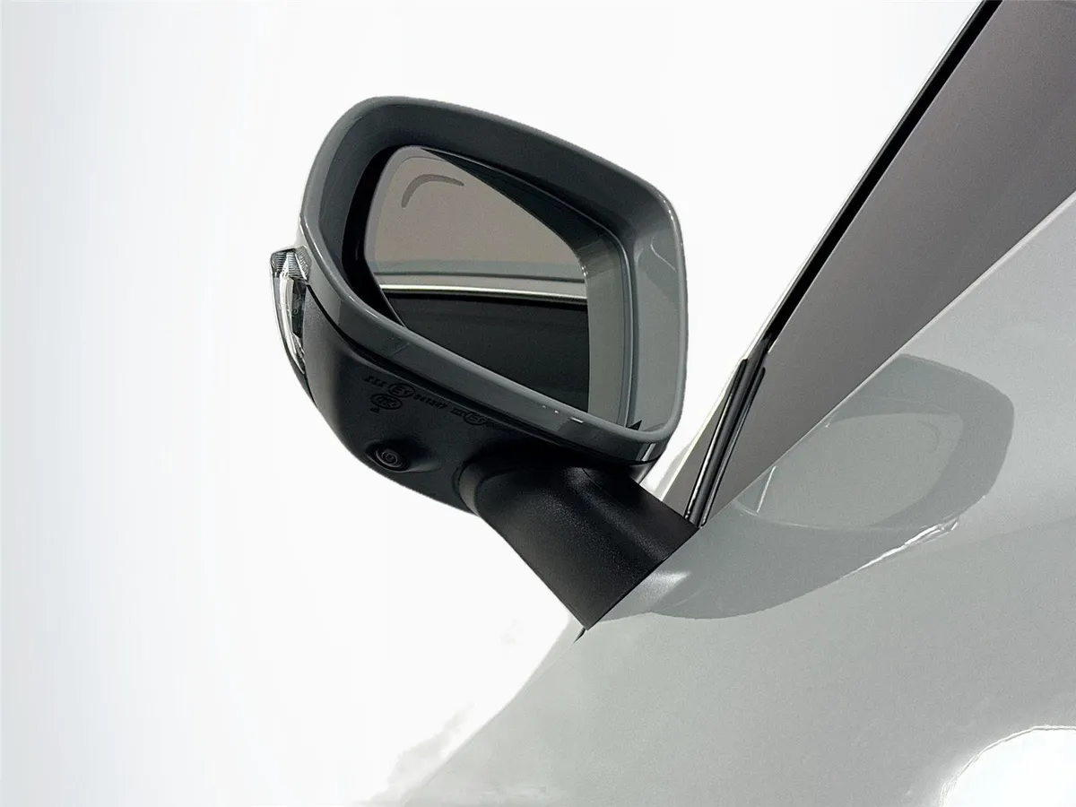 2025 Volvo XC90 Plus thumbnail 5