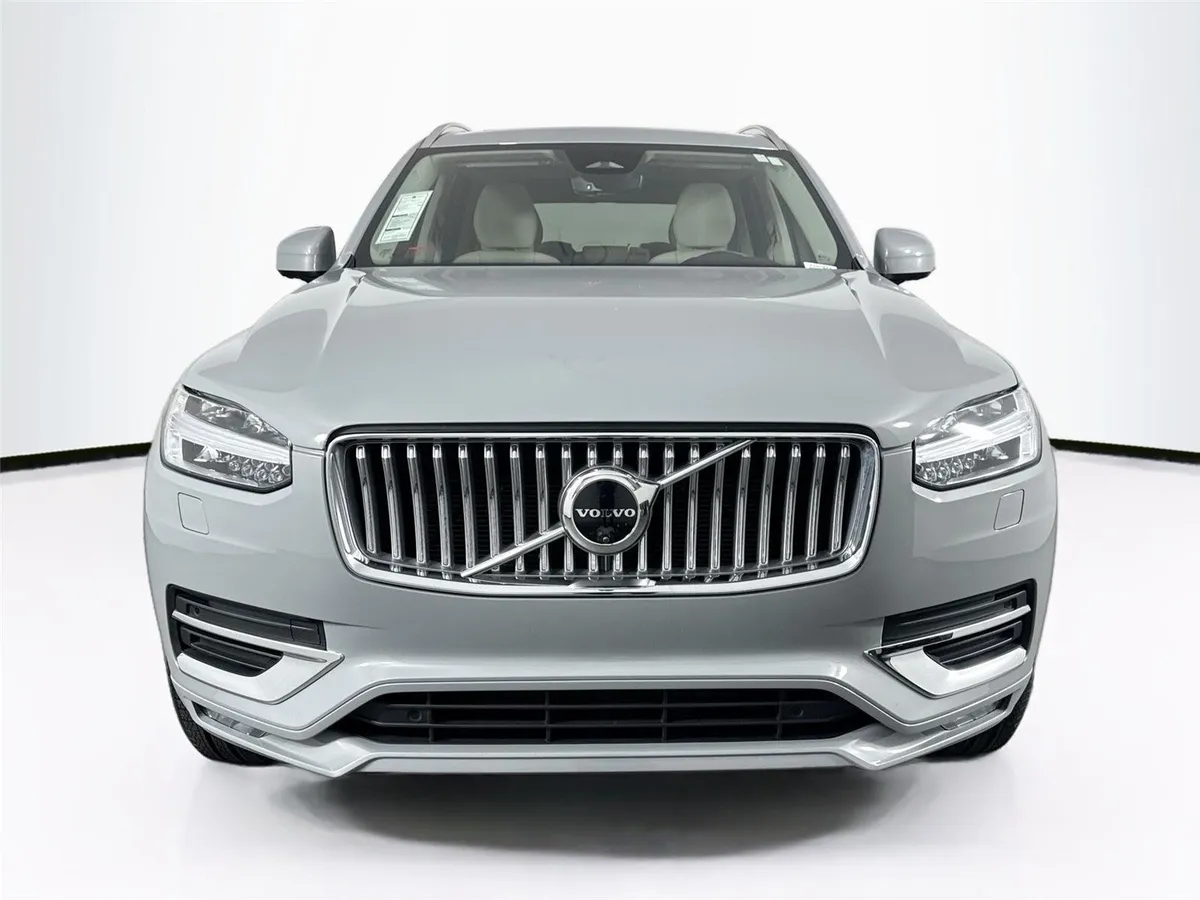 2025 Volvo XC90 Plus thumbnail 9