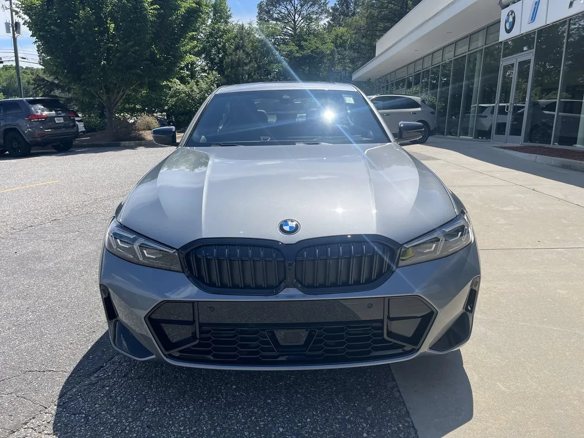 2026 BMW 330i thumbnail 3