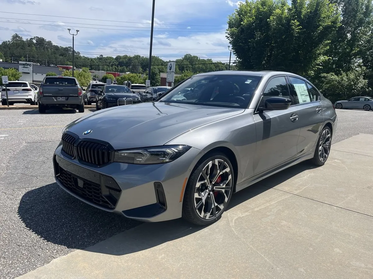 2026 BMW 330i thumbnail 4