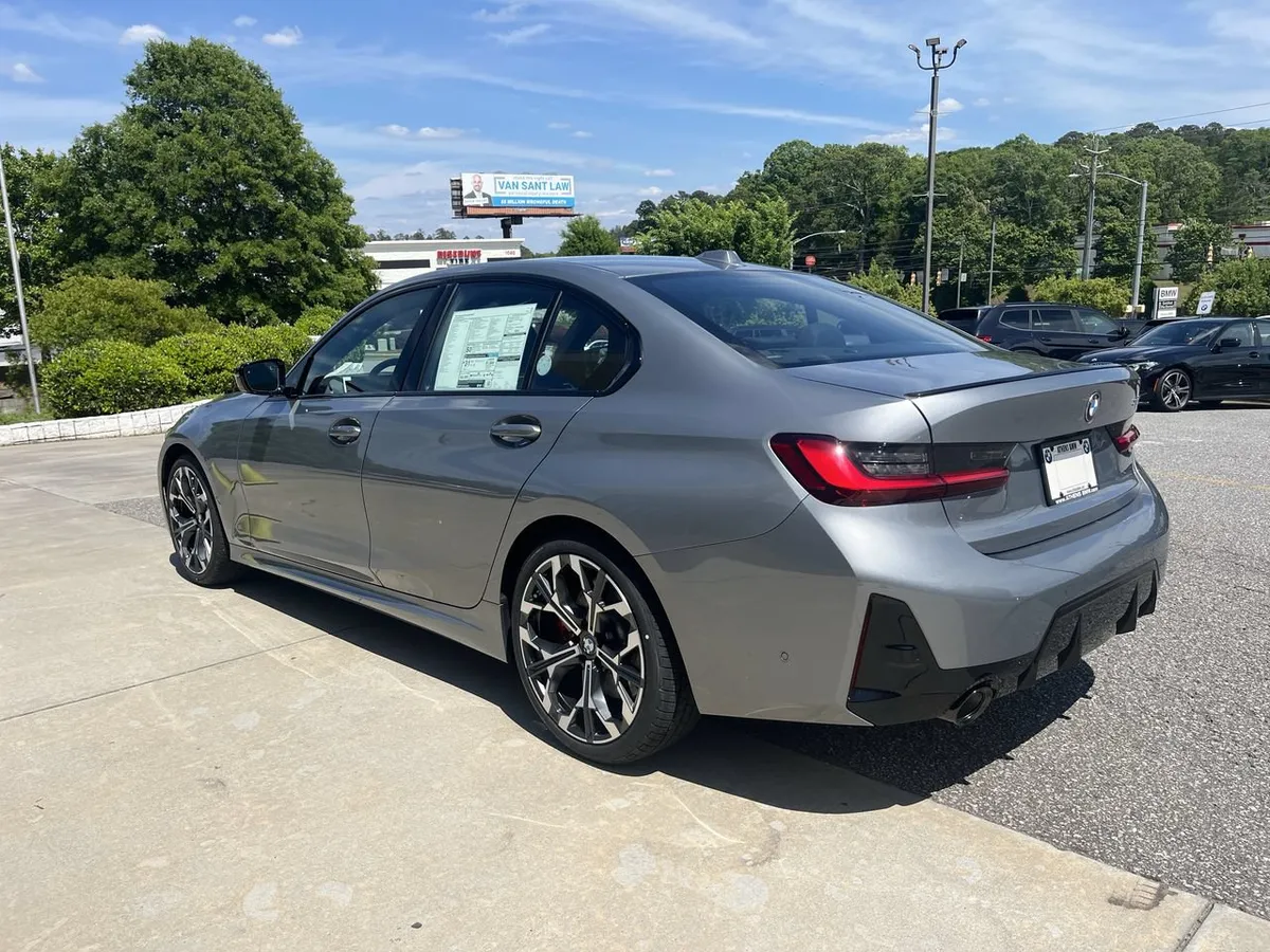 2026 BMW 330i thumbnail 6