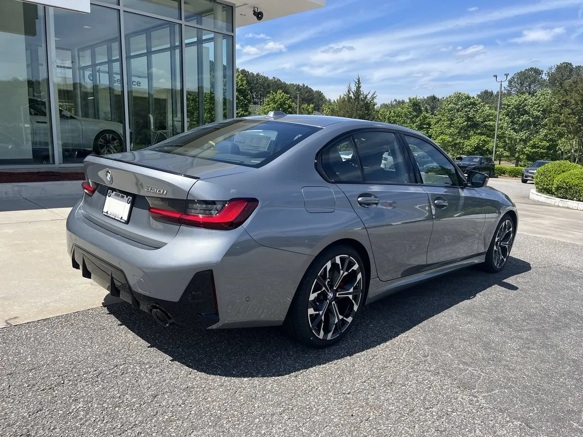 2026 BMW 330i thumbnail 8