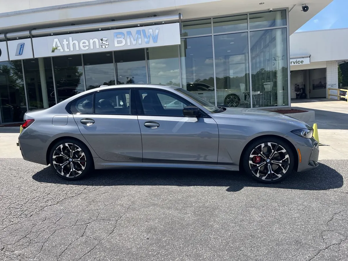 2026 BMW 330i thumbnail 9