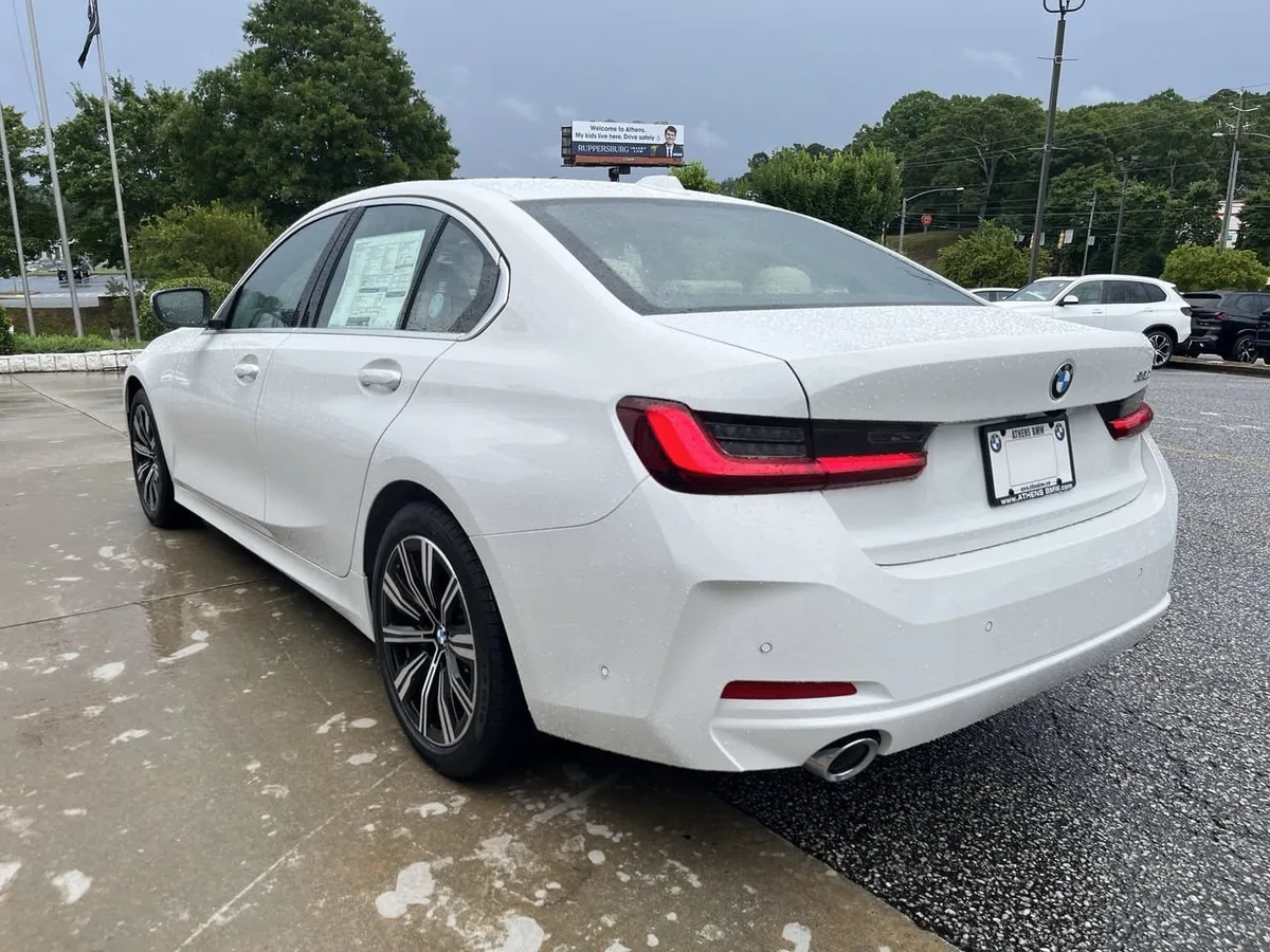2026 BMW 330i thumbnail 6