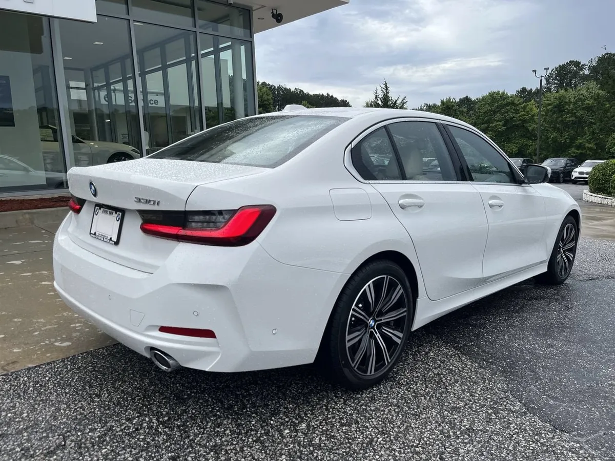 2026 BMW 330i thumbnail 8