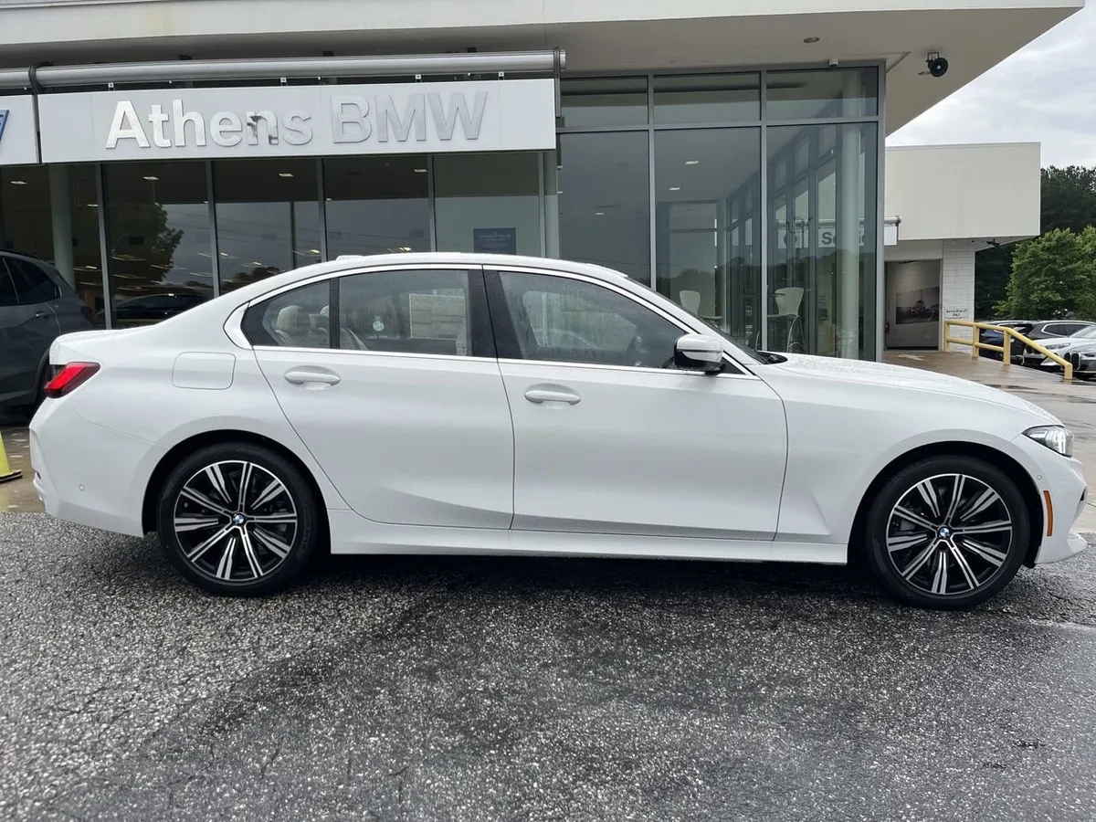 2026 BMW 330i thumbnail 9