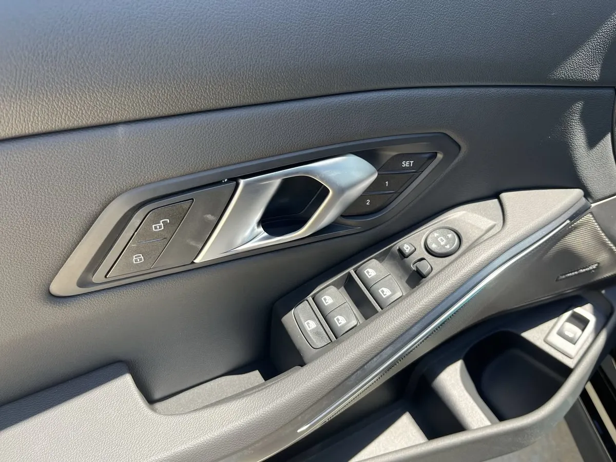 2026 BMW 330i xDrive thumbnail 16