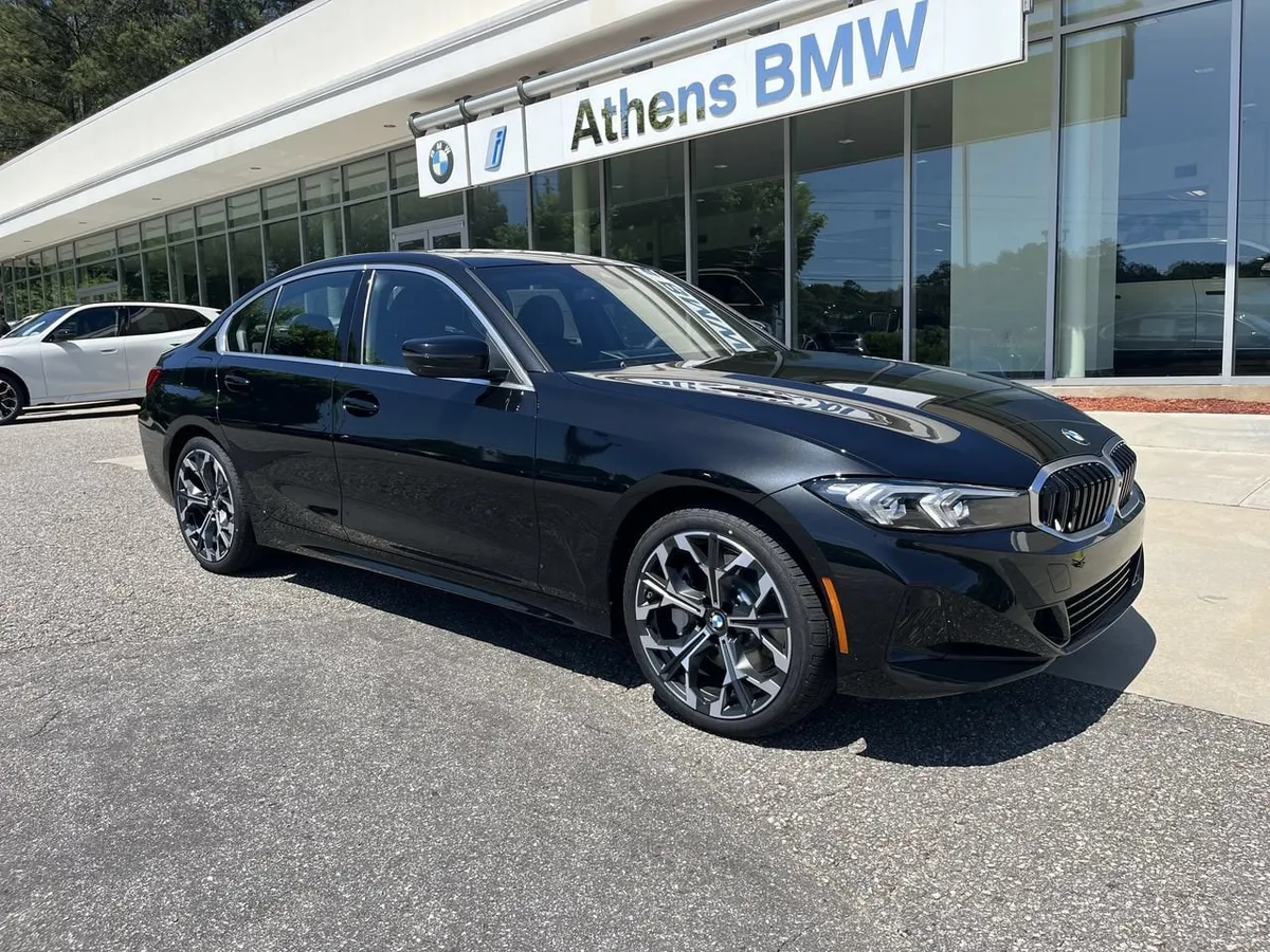 2026 BMW 330i xDrive thumbnail 2
