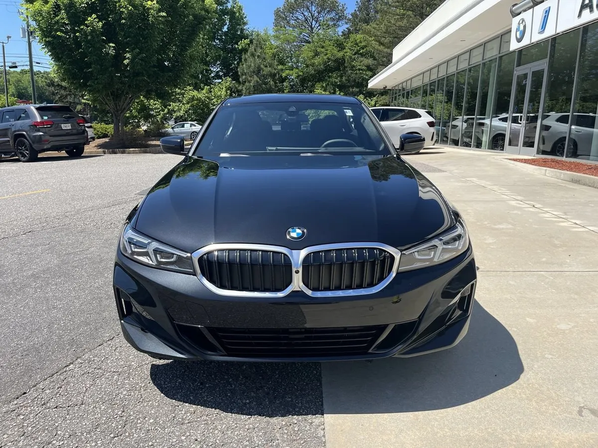 2026 BMW 330i xDrive thumbnail 3