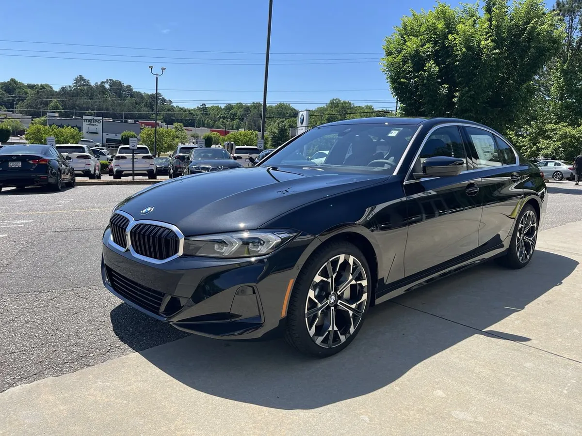 2026 BMW 330i xDrive thumbnail 4