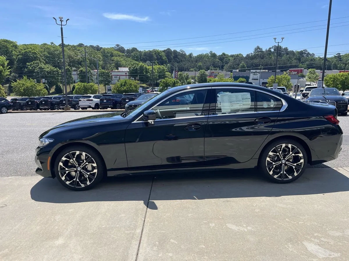 2026 BMW 330i xDrive thumbnail 5